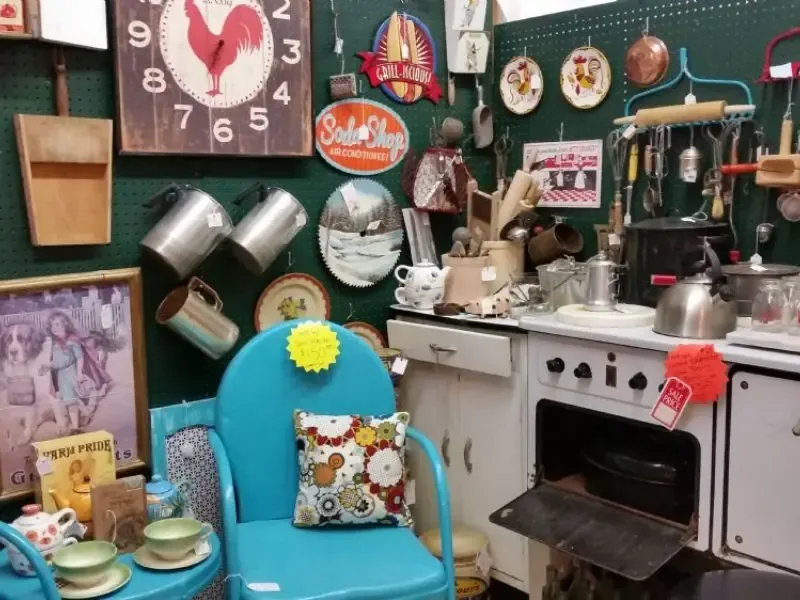 Nana's Collectibles & Antique Mall