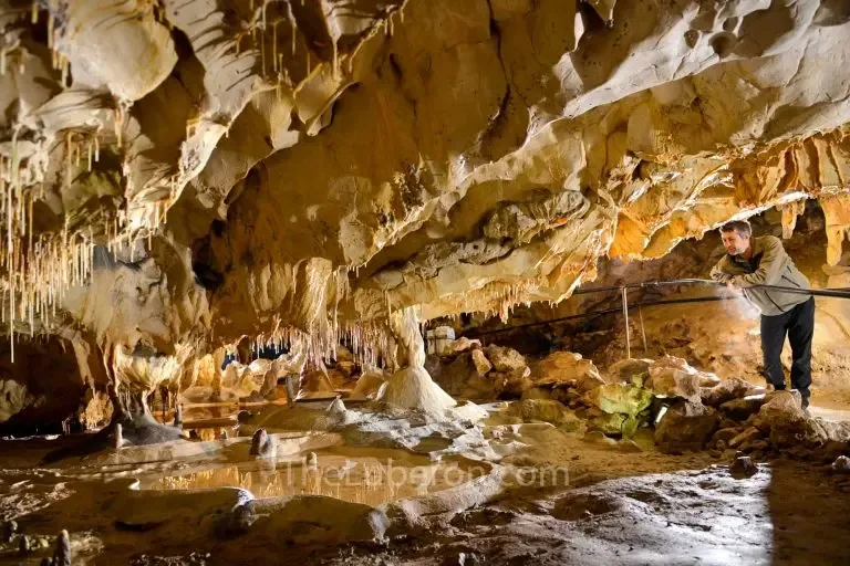 The Thouzon Caves